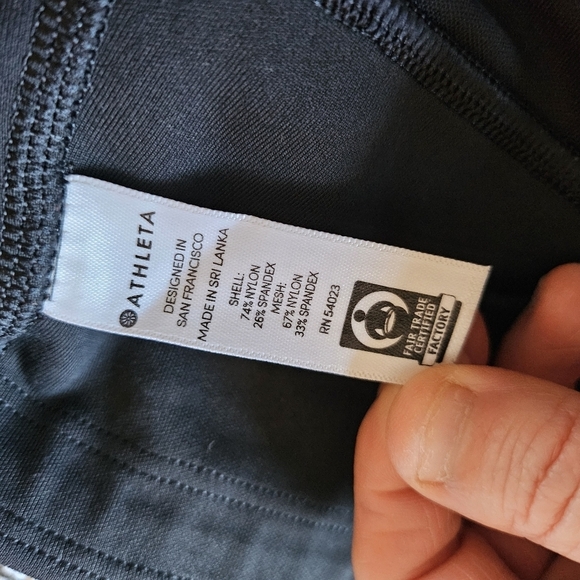 VGUC Athleta All in Crop Leggings Phone & zip Pockets Size Small Black - Picture 15 of 16